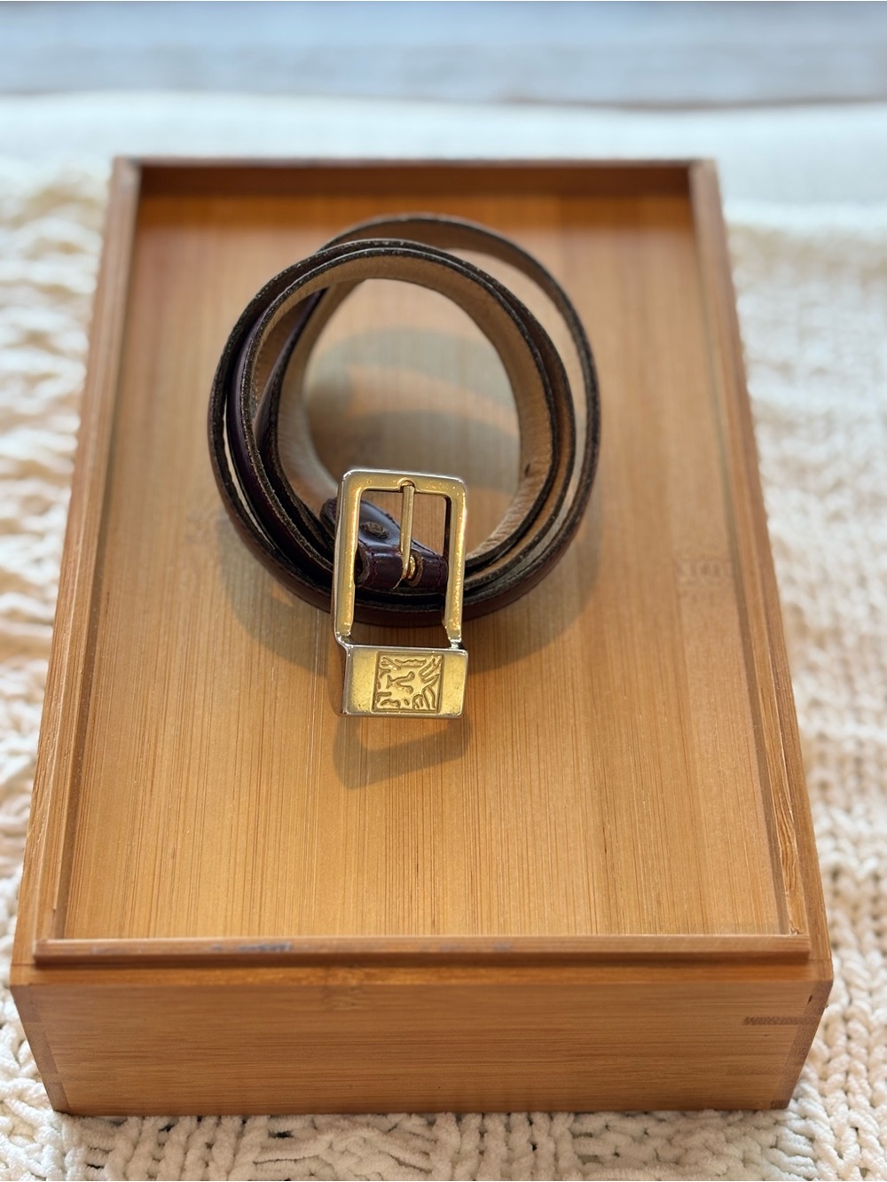 Vntg. Anne Klein Burgundy Brown Leather Belt with Gold-Tone Buckle